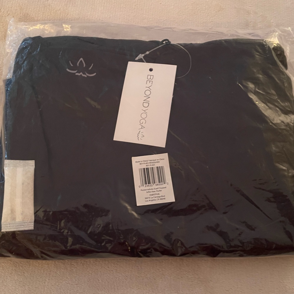 Beyond Yoga Classic Black Scarf NWT